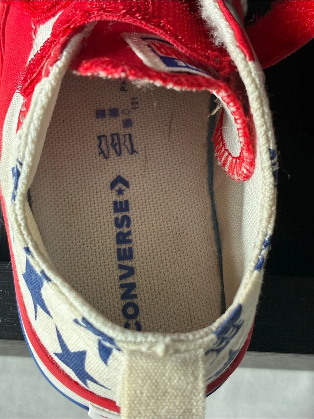 Converse bright red